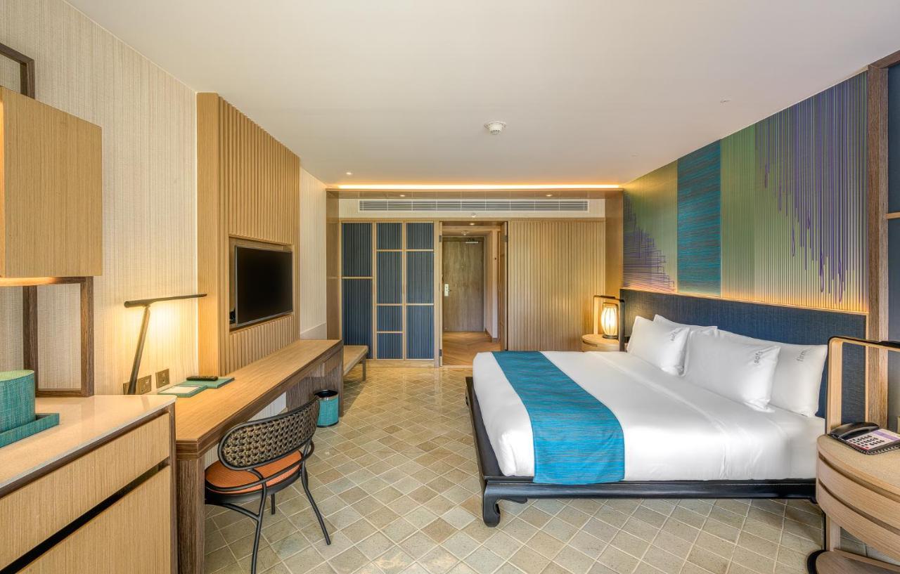 Premium King Room Balcony City View